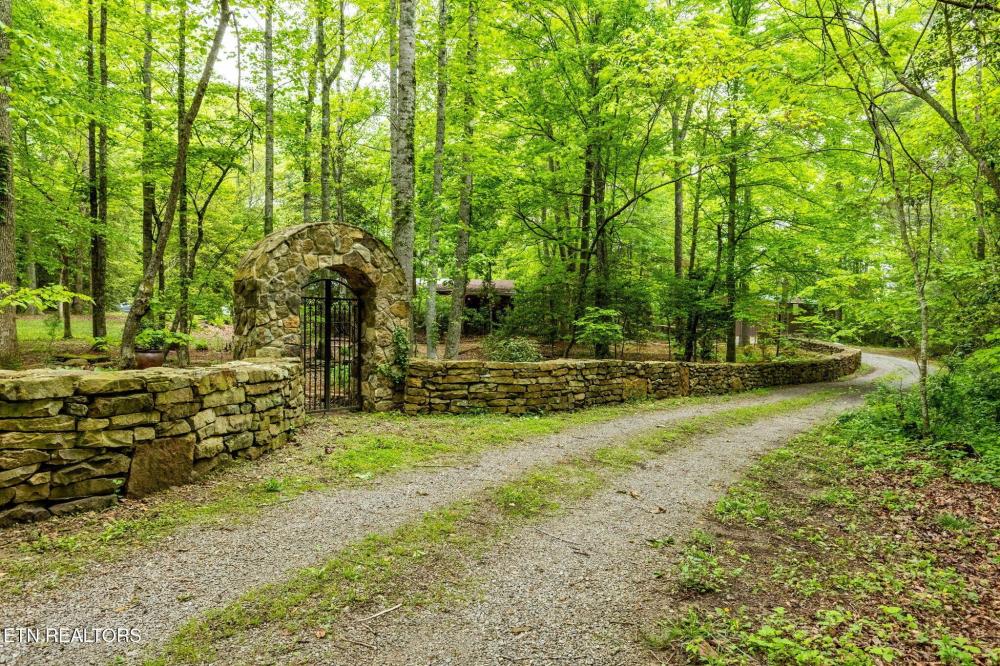 Currently Displayed Property Photo