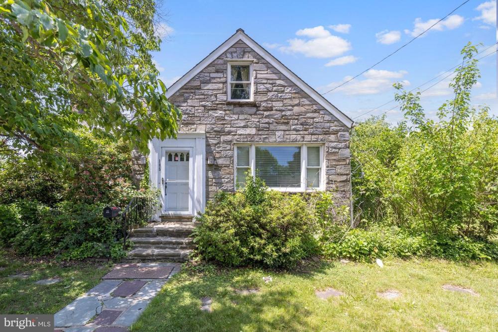 Currently Displayed Property Photo