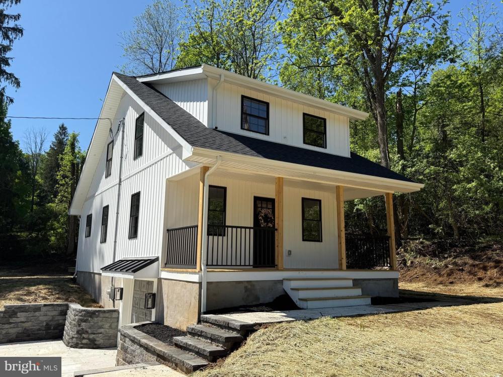 Currently Displayed Property Photo