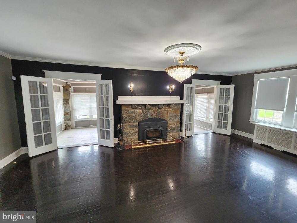 Currently Displayed Property Photo